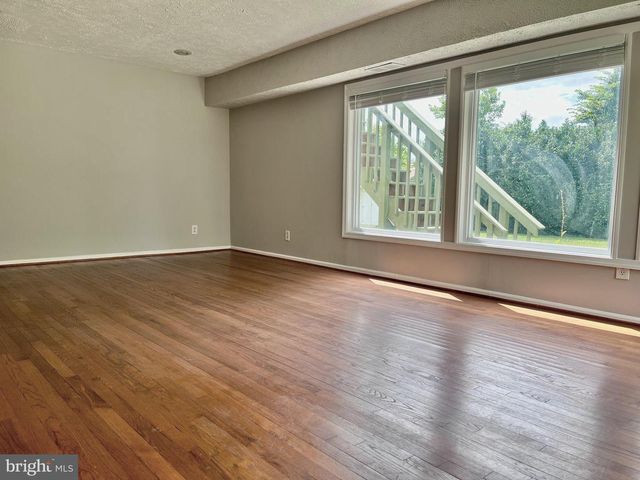 5350 RAVENSWORTH RD, Springfield, VA 22151