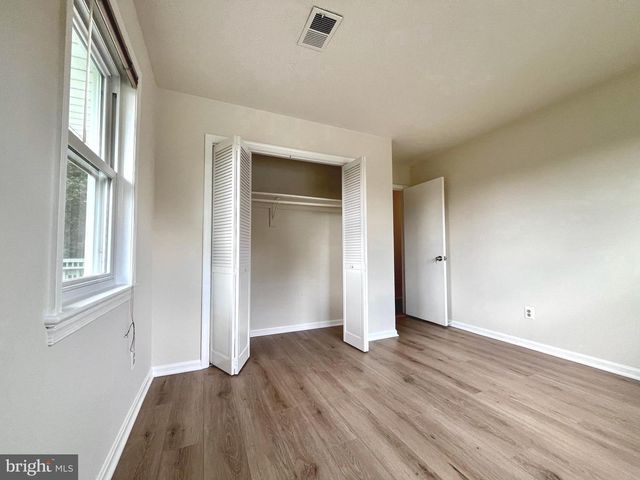 5350 RAVENSWORTH RD, Springfield, VA 22151