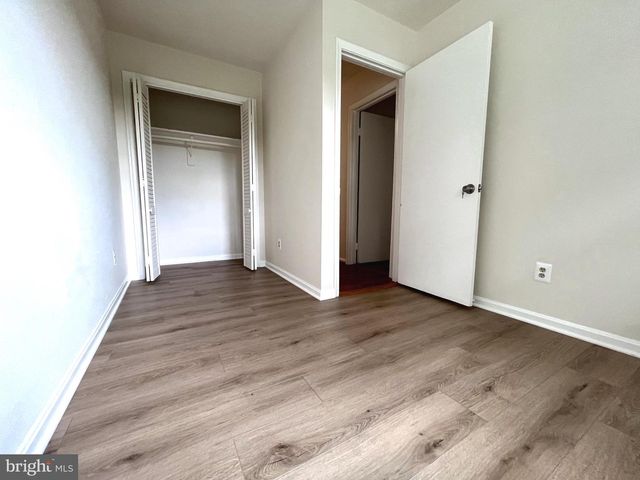 5350 RAVENSWORTH RD, Springfield, VA 22151
