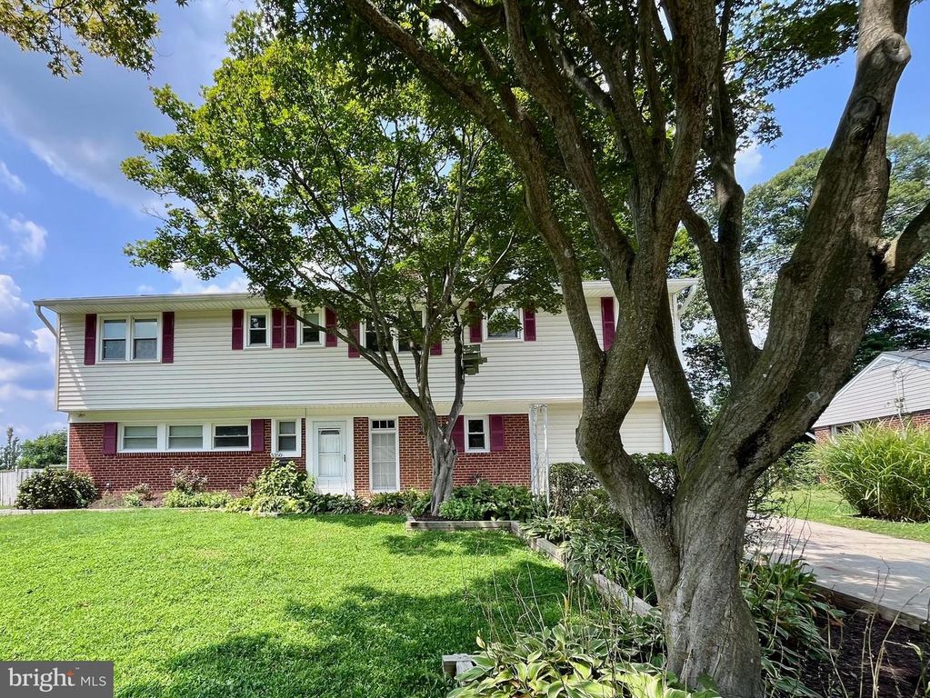 5350 RAVENSWORTH RD, Springfield, VA 22151
