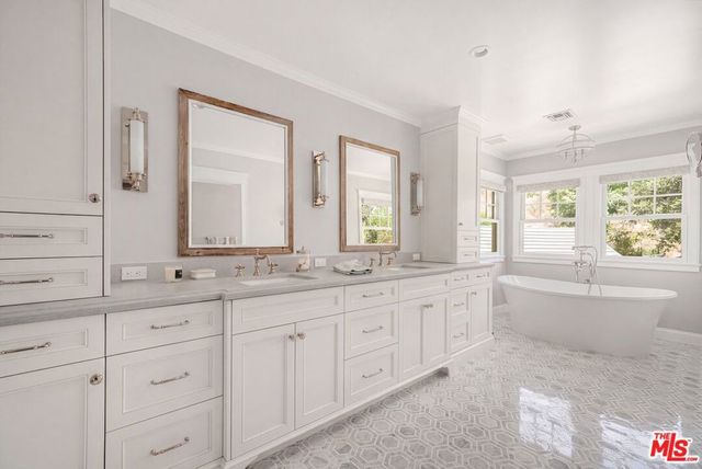 10 Holster Lane, Bell Canyon, CA 91307