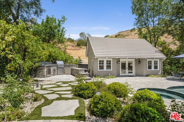 10 Holster Lane, Bell Canyon, CA 91307