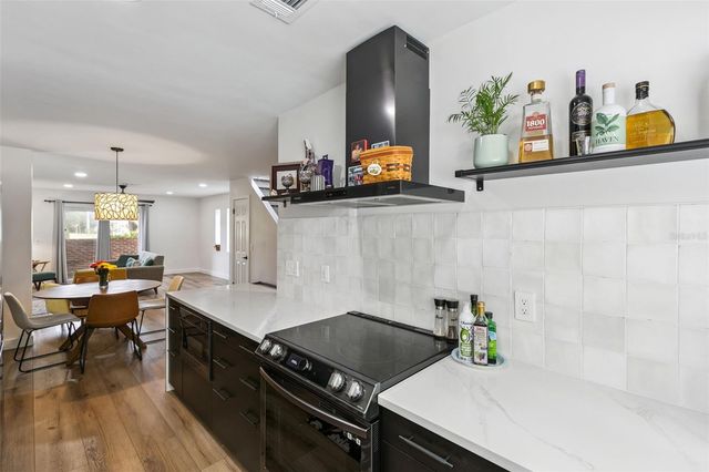 496 W PAR STREET 496, Orlando, FL 32804