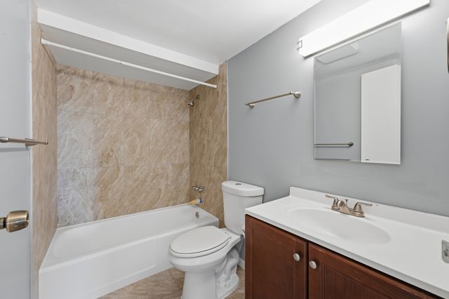220 S Roselle Road 524, Schaumburg, IL 60193