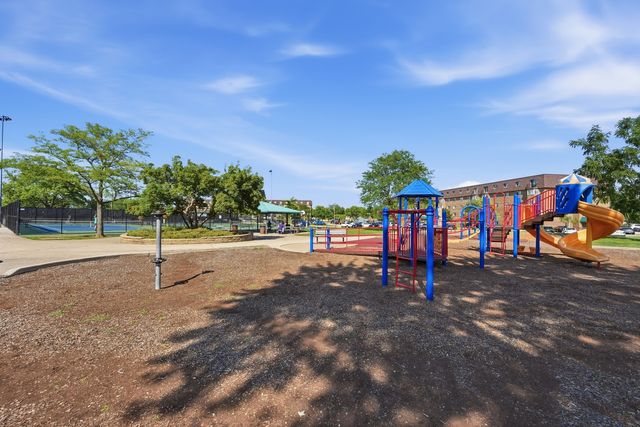 220 S Roselle Road 524, Schaumburg, IL 60193
