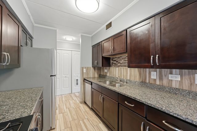 220 S Roselle Road 524, Schaumburg, IL 60193