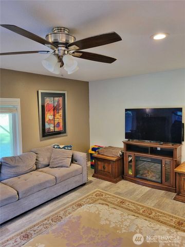 301 Winston Creek Road, Mossyrock, WA 98564