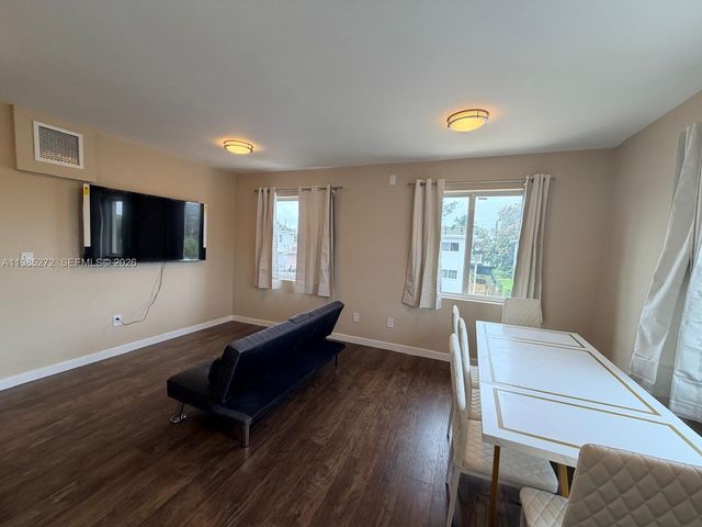 943 79th Ter 201, Miami Beach, FL 33141