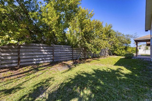 651 JUNGLE QUEEN WAY, Longboat Key, FL 34228