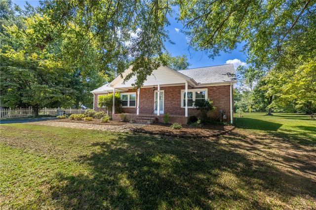 609 Issaqueena Trail, Central, SC 29630