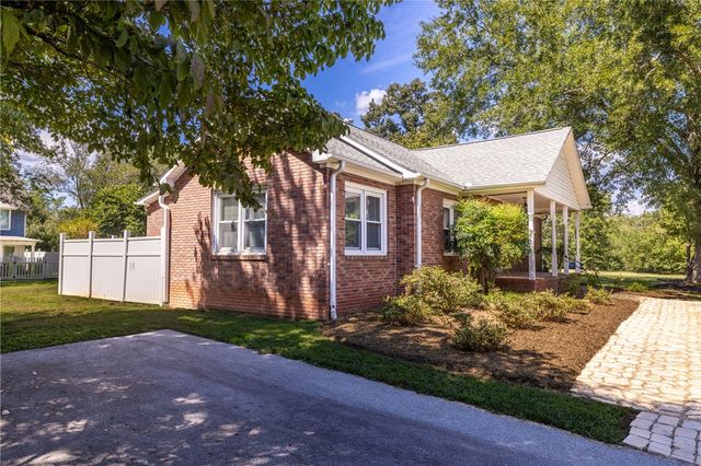 609 Issaqueena Trail, Central, SC 29630