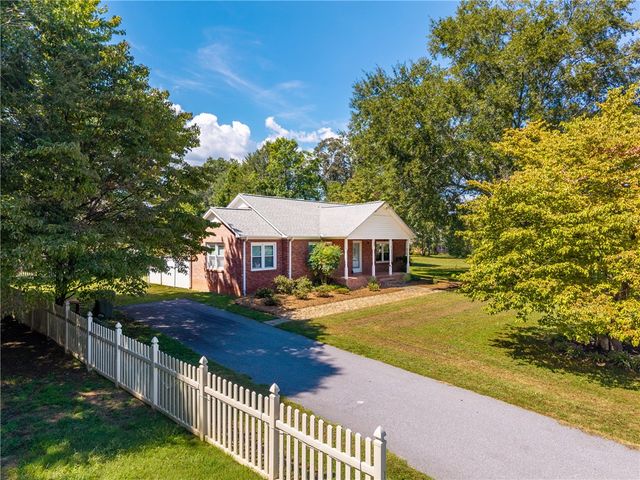 609 Issaqueena Trail, Central, SC 29630