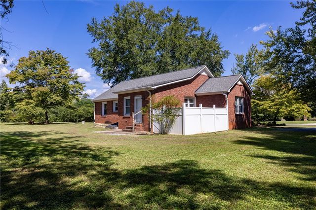609 Issaqueena Trail, Central, SC 29630