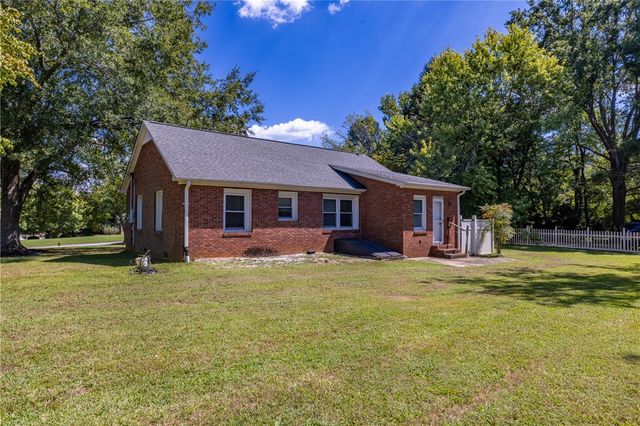 609 Issaqueena Trail, Central, SC 29630
