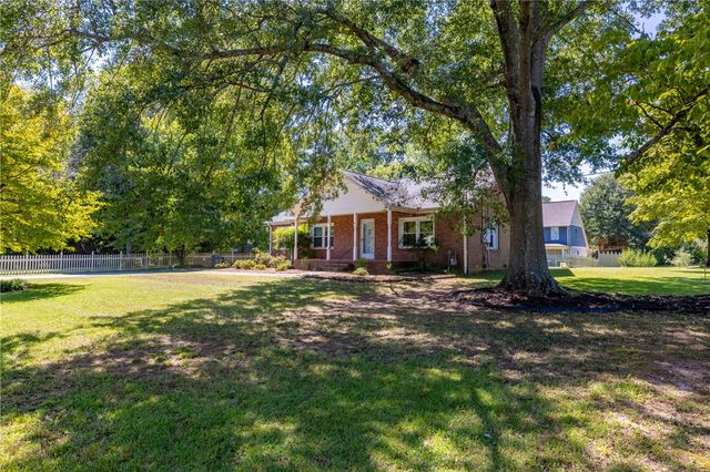 609 Issaqueena Trail, Central, SC 29630