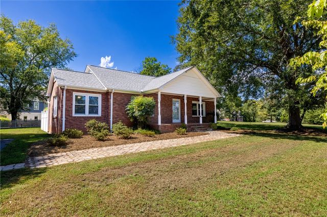609 Issaqueena Trail, Central, SC 29630