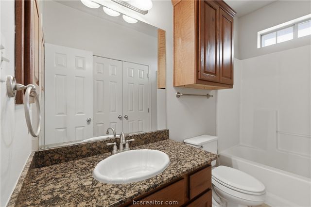 300 Forest Drive, College Station, TX 77840