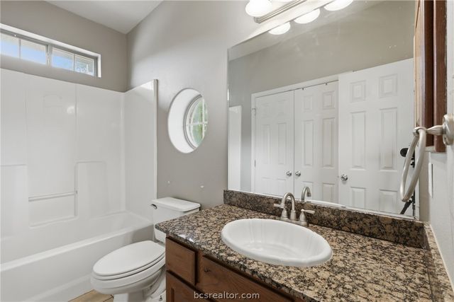 300 Forest Drive, College Station, TX 77840
