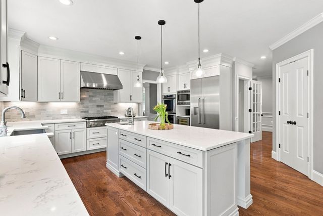 55 Rockwood Ln, Needham, MA 02492