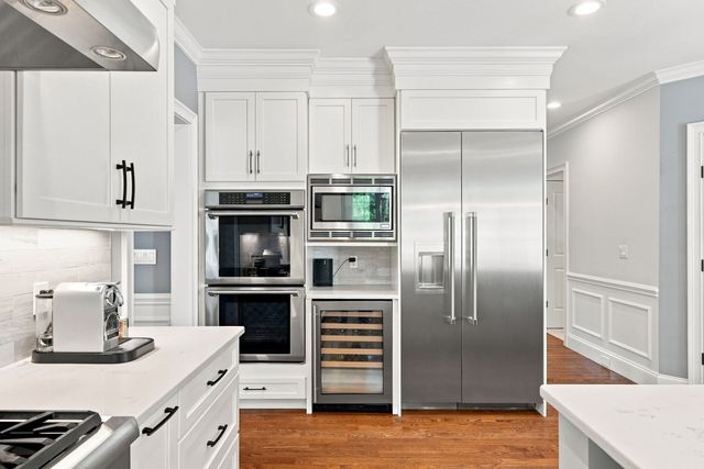 55 Rockwood Ln, Needham, MA 02492