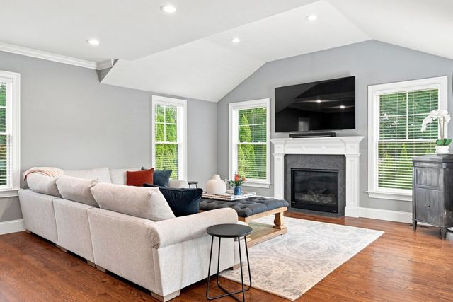 55 Rockwood Ln, Needham, MA 02492
