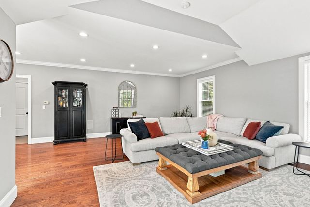 55 Rockwood Ln, Needham, MA 02492