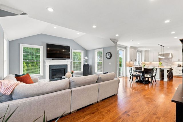 55 Rockwood Ln, Needham, MA 02492
