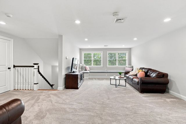 55 Rockwood Ln, Needham, MA 02492