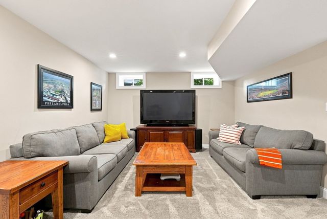 55 Rockwood Ln, Needham, MA 02492