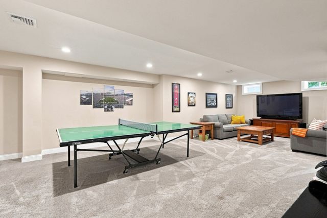 55 Rockwood Ln, Needham, MA 02492