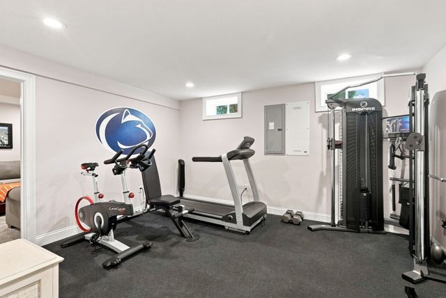55 Rockwood Ln, Needham, MA 02492