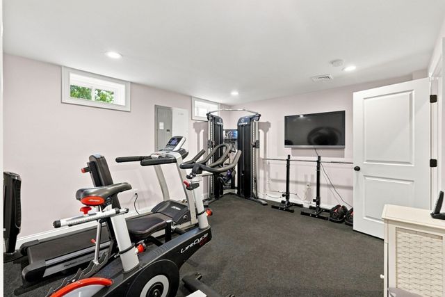 55 Rockwood Ln, Needham, MA 02492