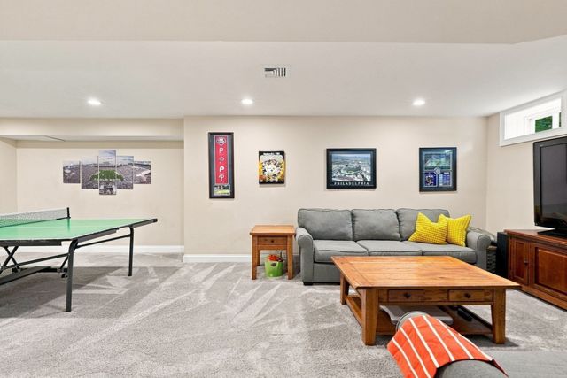 55 Rockwood Ln, Needham, MA 02492