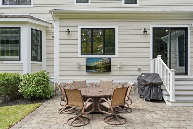 55 Rockwood Ln, Needham, MA 02492