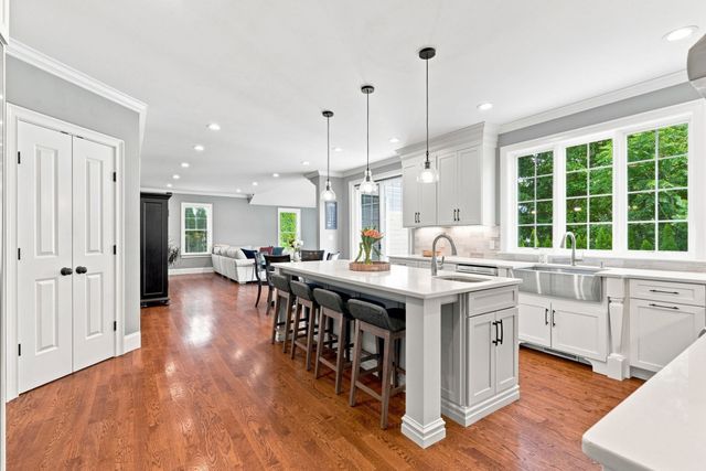 55 Rockwood Ln, Needham, MA 02492
