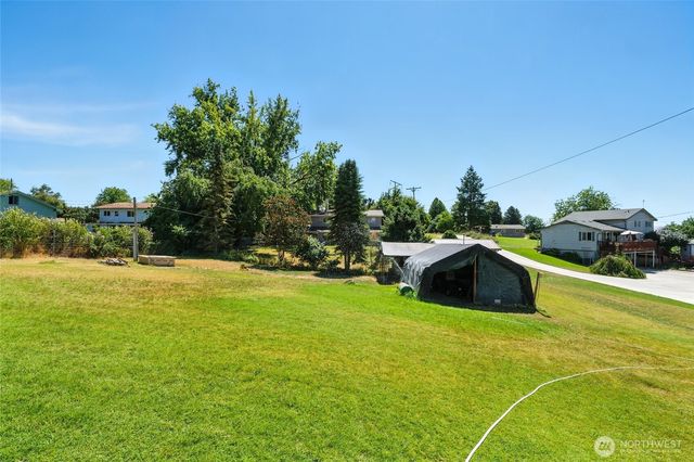 960 Brickner Rd, College Place, WA 99324