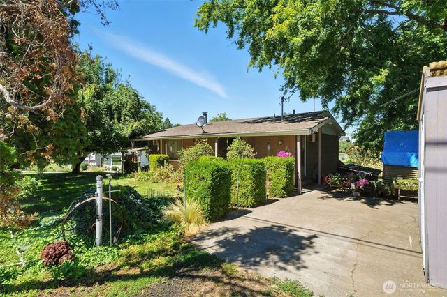 960 Brickner Rd, College Place, WA 99324