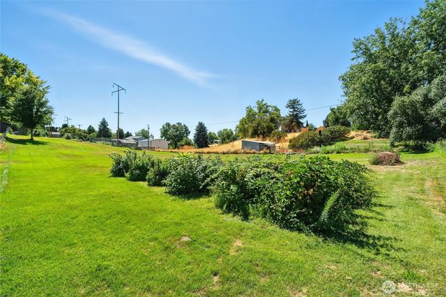 960 Brickner Rd, College Place, WA 99324