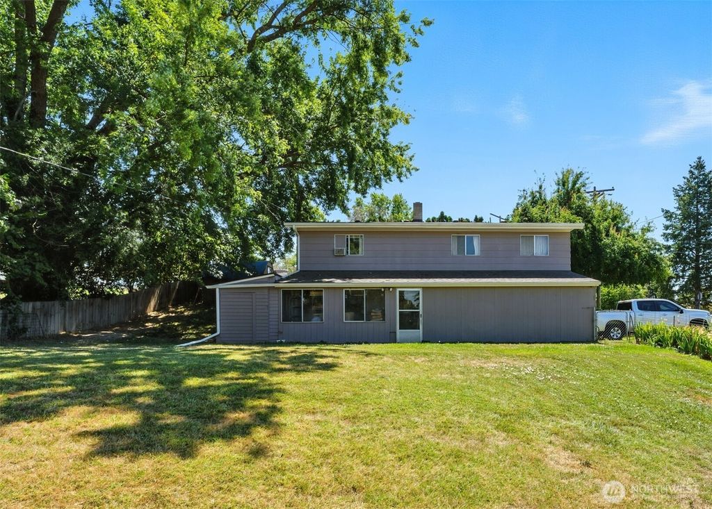 960 Brickner Rd, College Place, WA 99324