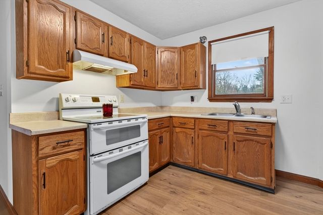 414 Fremont Rd, Chester, NH 03036