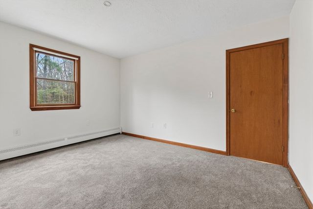414 Fremont Rd, Chester, NH 03036