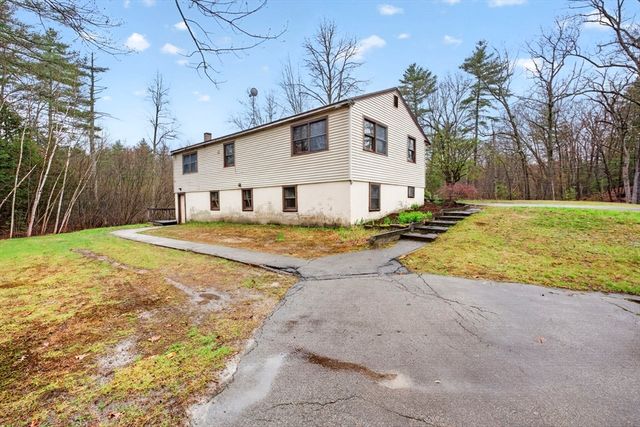 414 Fremont Rd, Chester, NH 03036