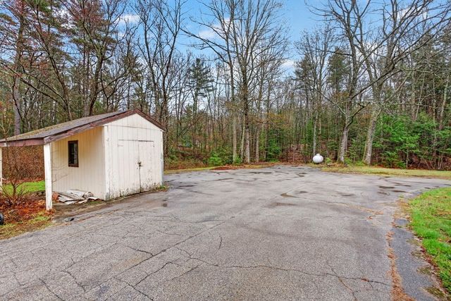 414 Fremont Rd, Chester, NH 03036
