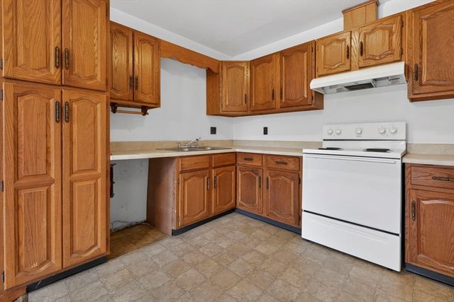 414 Fremont Rd, Chester, NH 03036