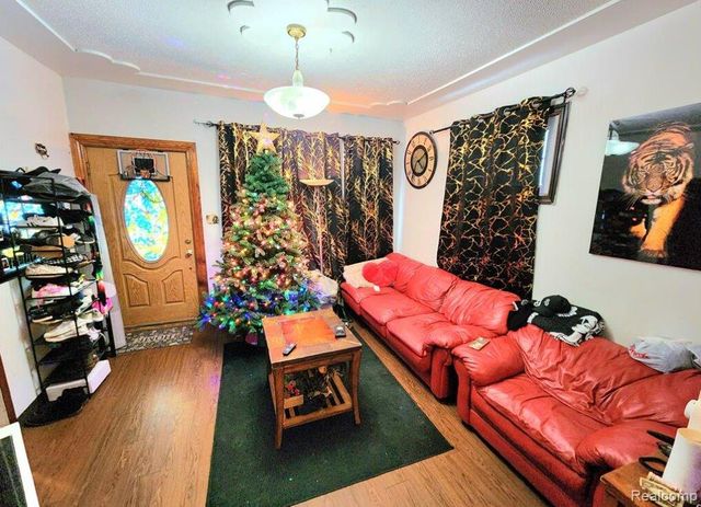 5827 Lumley Street, Detroit, MI 48210