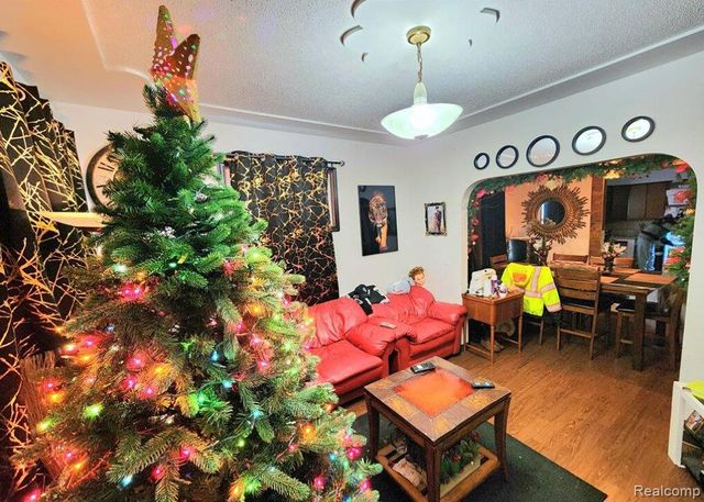 5827 Lumley Street, Detroit, MI 48210