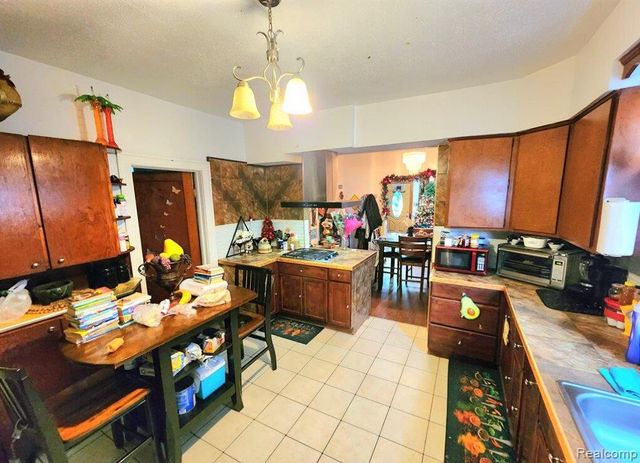 5827 Lumley Street, Detroit, MI 48210