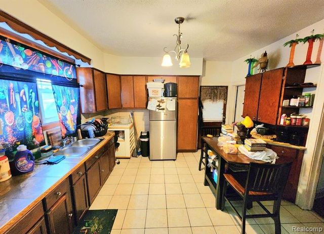 5827 Lumley Street, Detroit, MI 48210