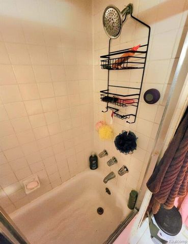 5827 Lumley Street, Detroit, MI 48210