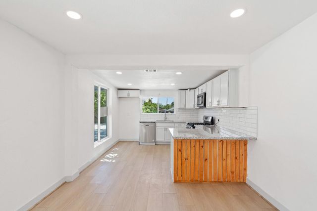 1554 W Thomas Avenue, Fresno, CA 93728